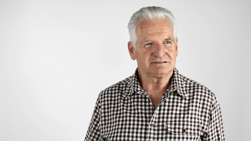 Senior karriert ernst nachdenklich