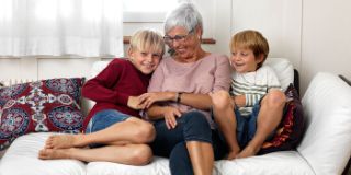 Grossmutter mit Kindern