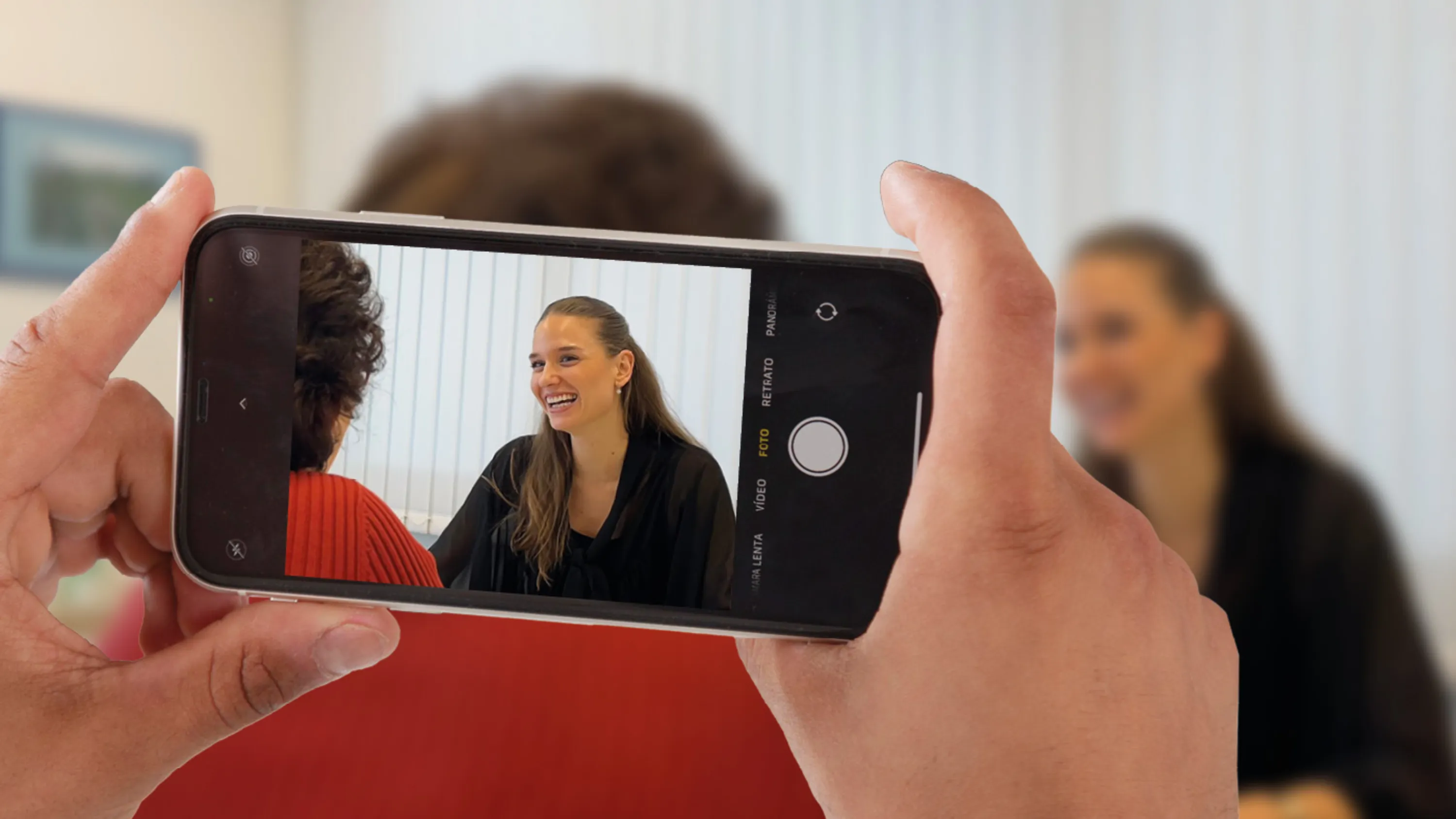 Lorraine Lüthi e la signora S in consulenza sociale