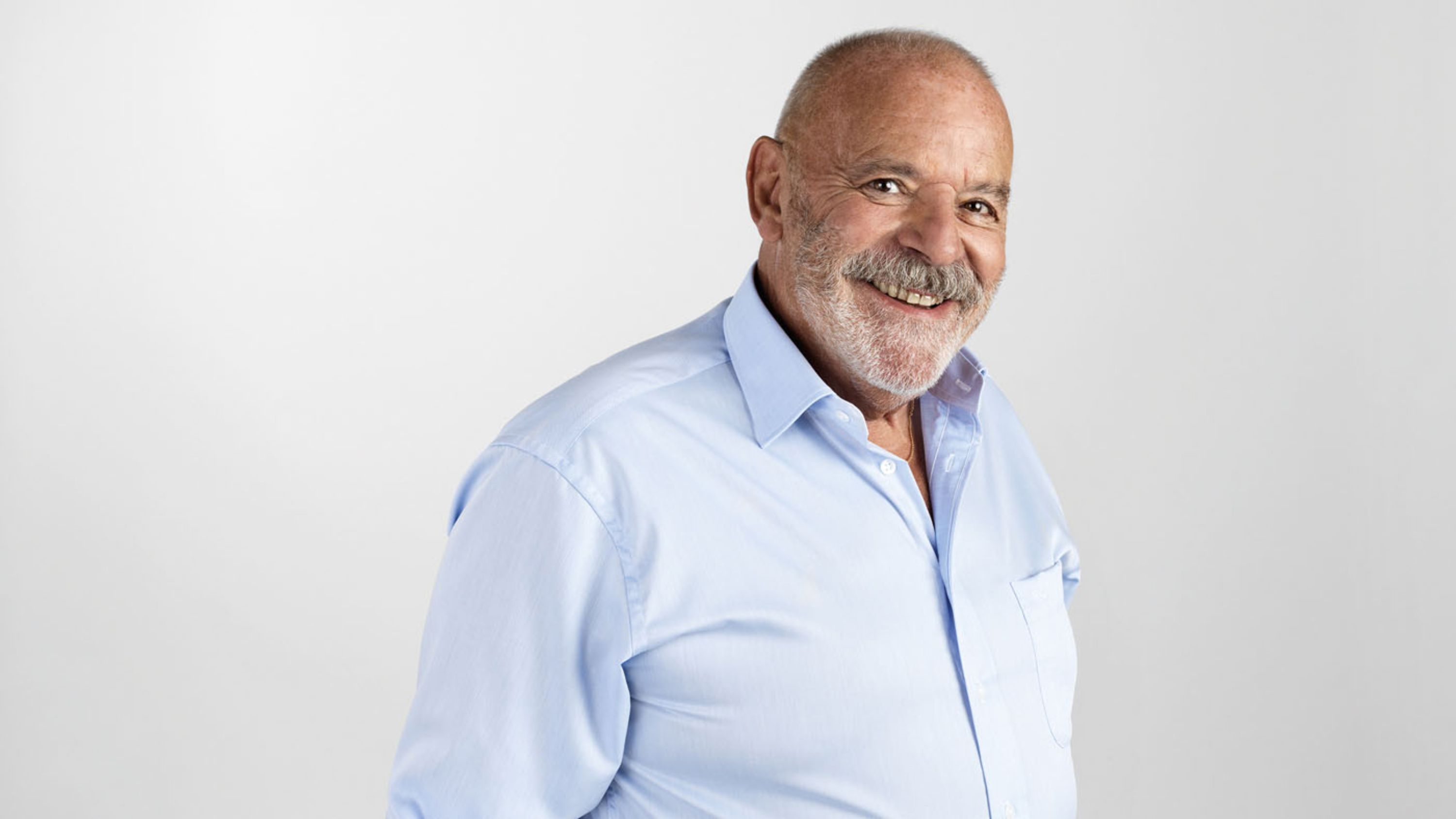 Senior Bart fröhlich